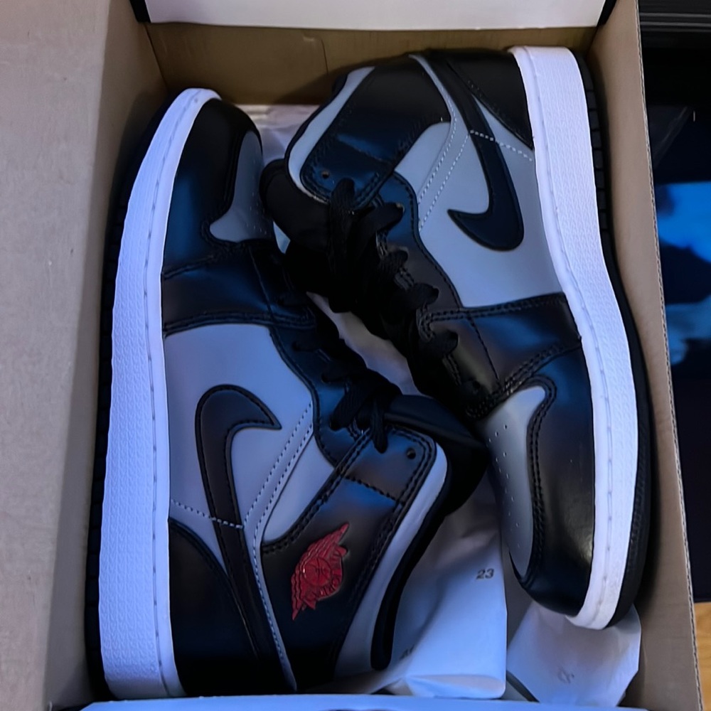 Jordan 1 “shadow red” black/gym red particle grey GS 5.5 youth